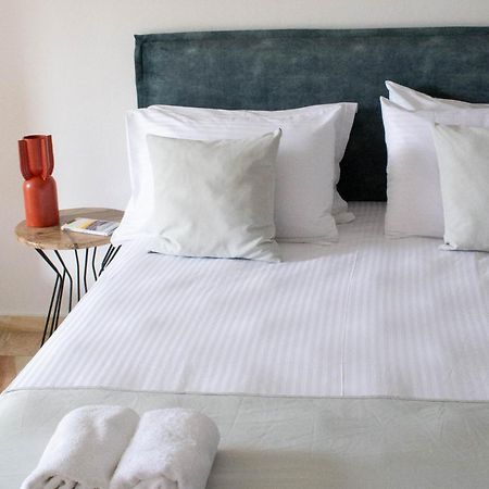 Oniropetra Luxury Suites Armakha Bagian luar foto