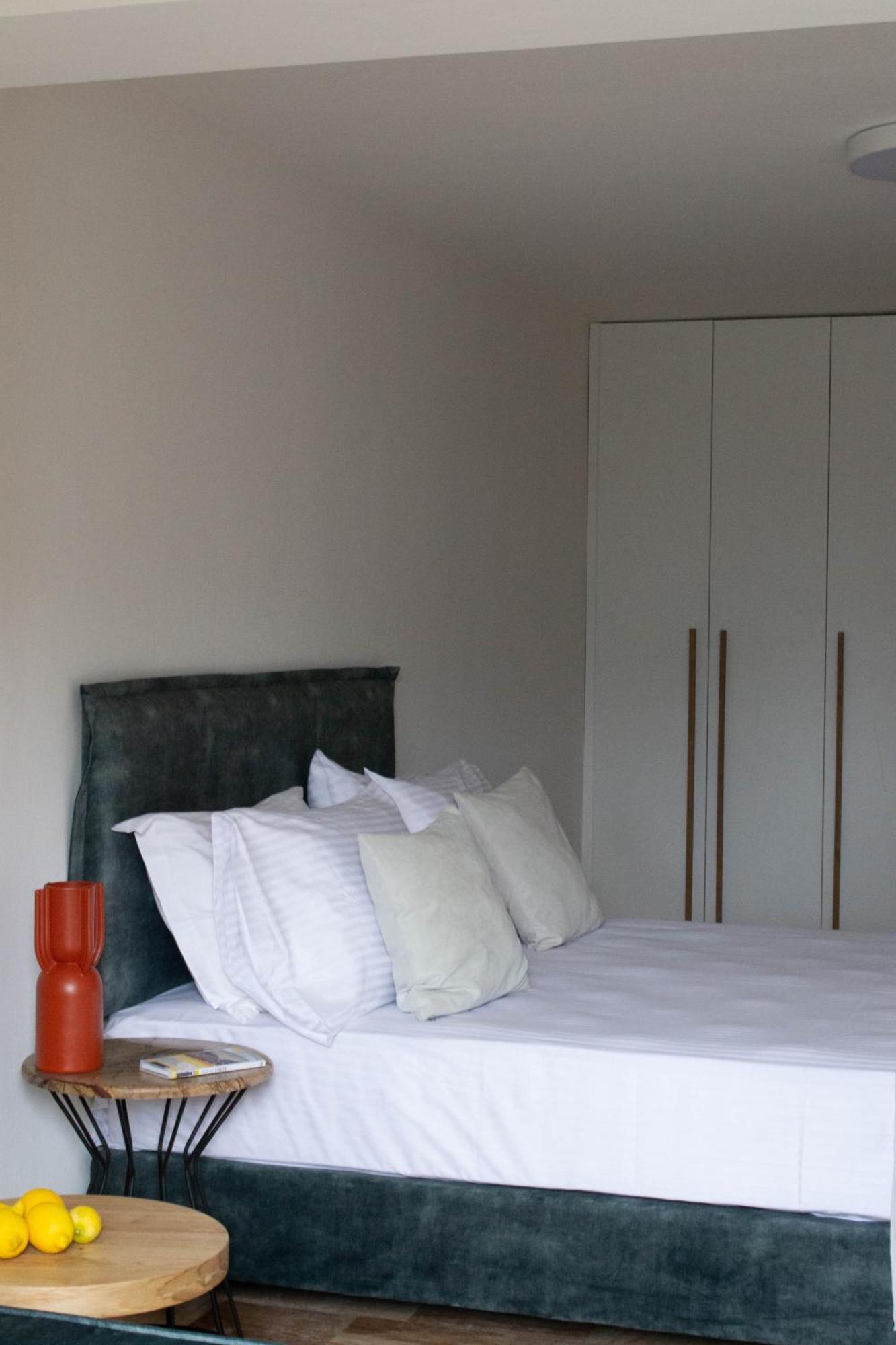 Oniropetra Luxury Suites Armakha Bagian luar foto