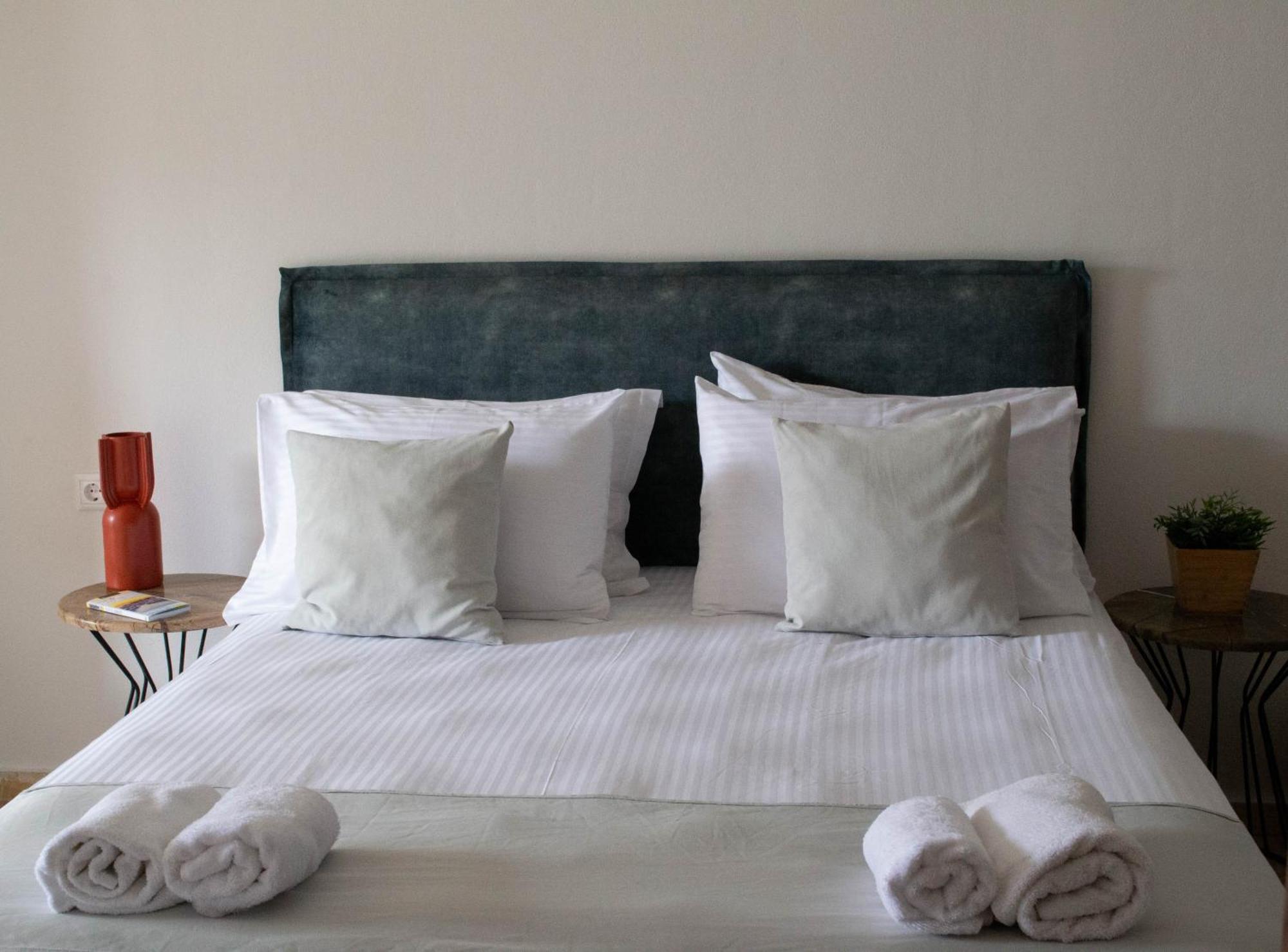 Oniropetra Luxury Suites Armakha Bagian luar foto