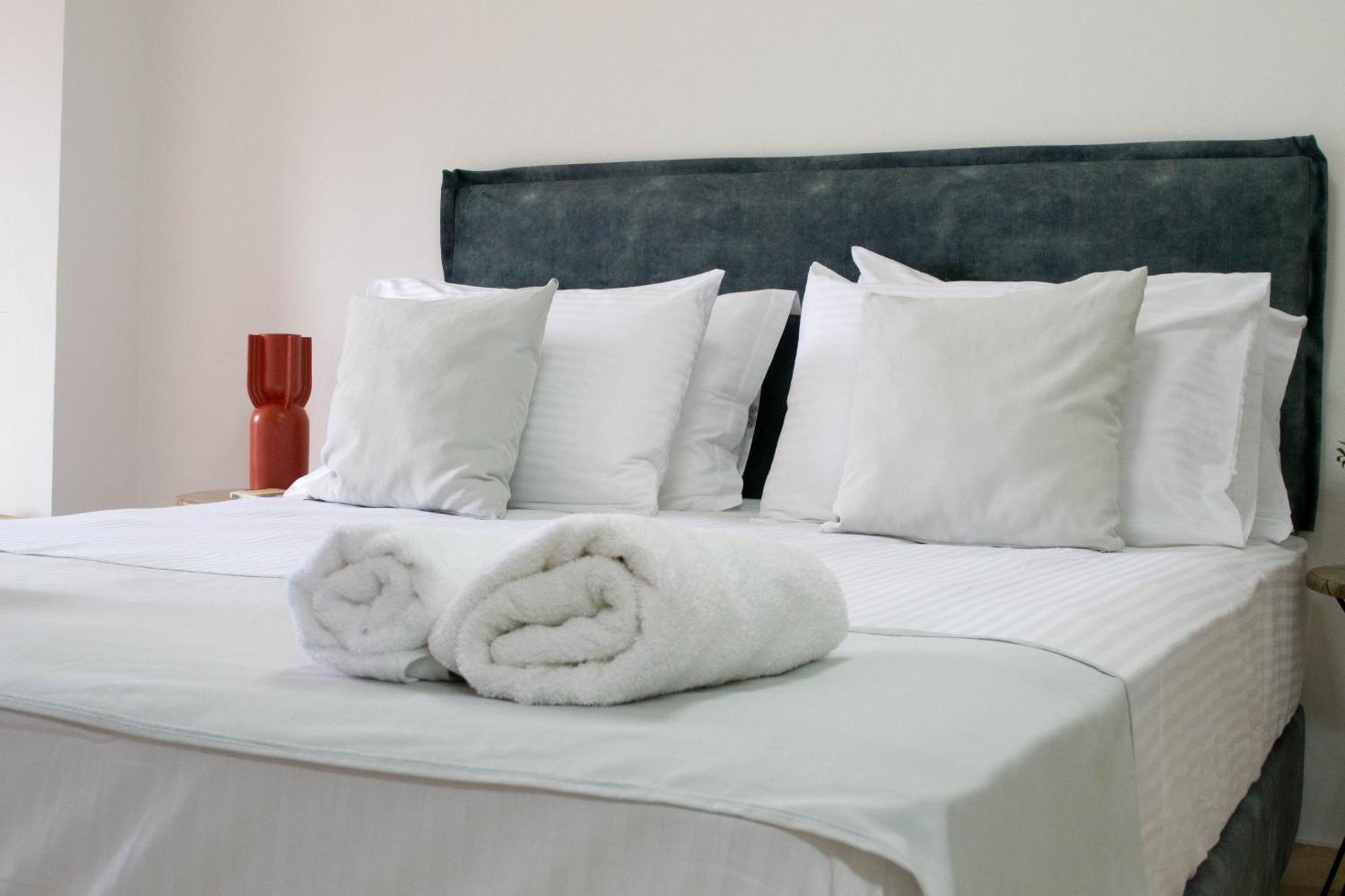 Oniropetra Luxury Suites Armakha Bagian luar foto