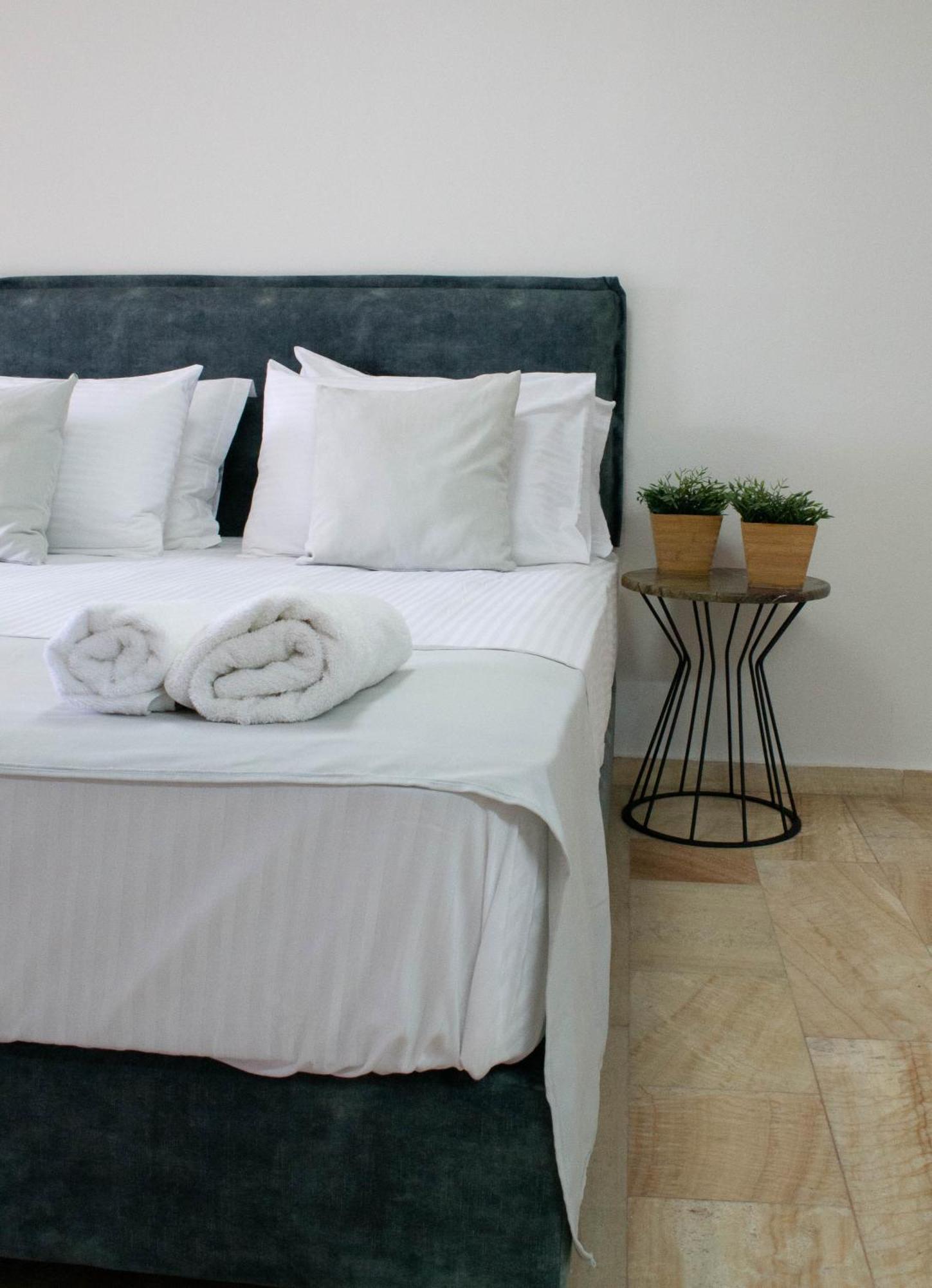 Oniropetra Luxury Suites Armakha Bagian luar foto