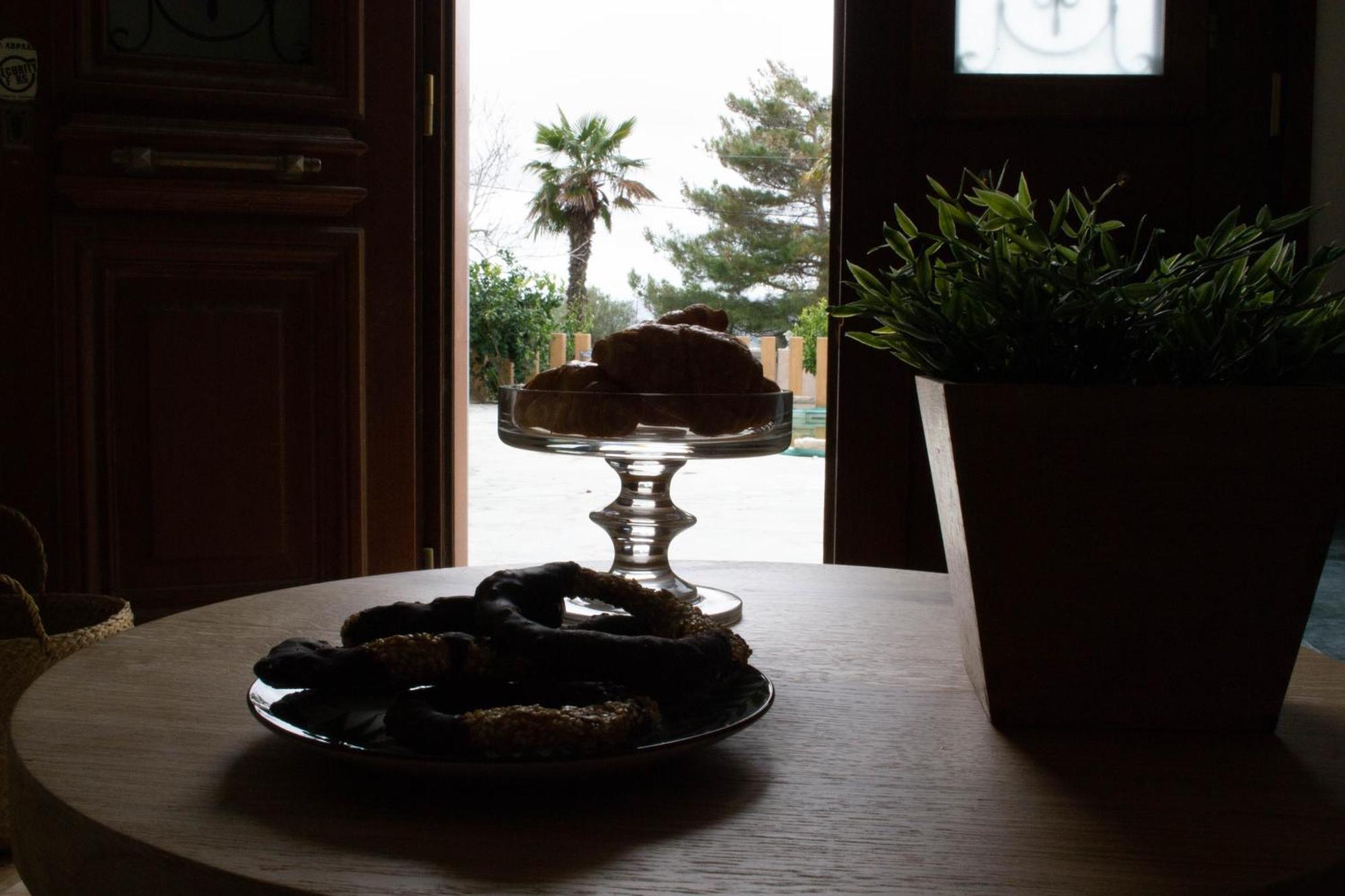 Oniropetra Luxury Suites Armakha Bagian luar foto