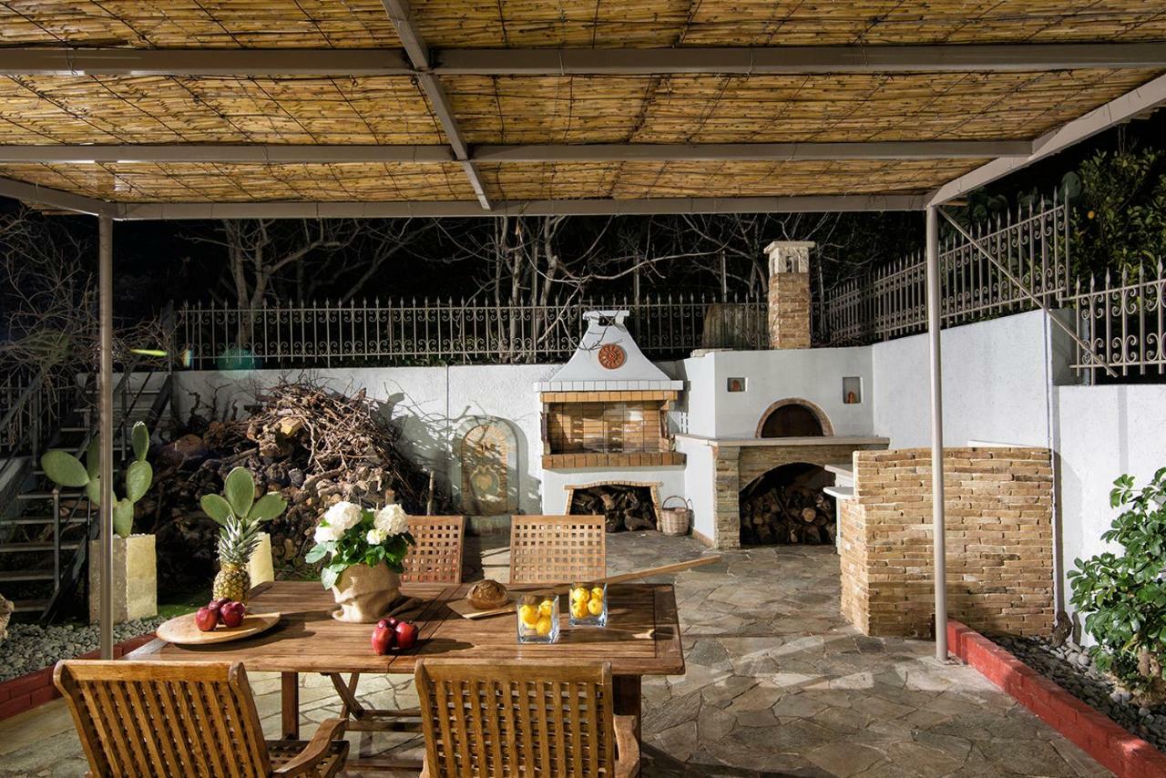 Oniropetra Luxury Suites Armakha Bagian luar foto