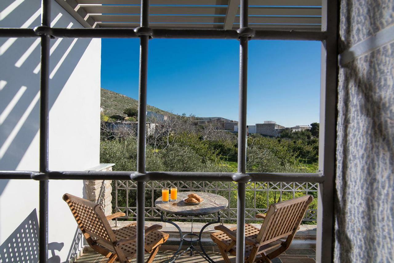 Oniropetra Luxury Suites Armakha Bagian luar foto