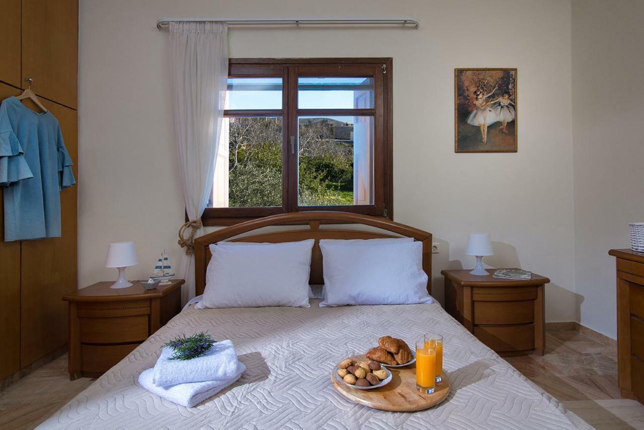 Oniropetra Luxury Suites Armakha Bagian luar foto