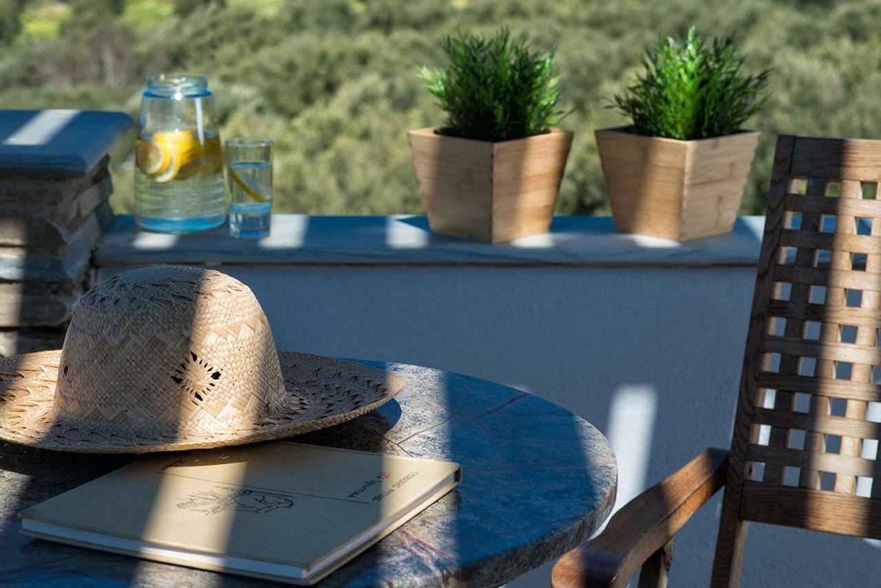 Oniropetra Luxury Suites Armakha Bagian luar foto
