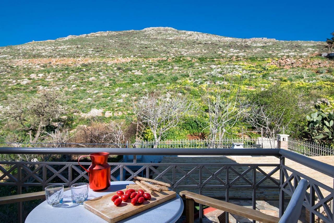 Oniropetra Luxury Suites Armakha Bagian luar foto